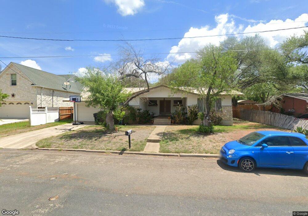 504 W Hackberry St, Fredericksburg, TX 78624 - photo 1