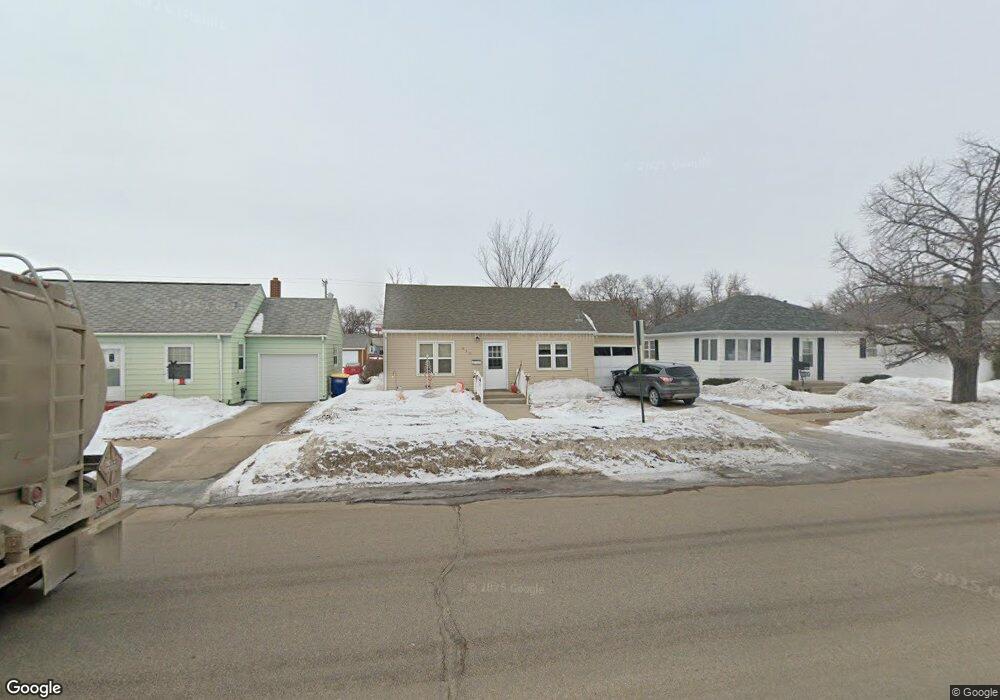 910 4th Ave SE, Jamestown, ND 58401 - photo 1