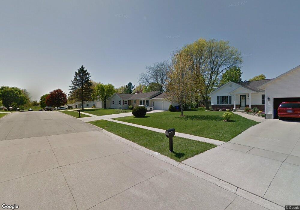 2010 Hughes Dr SW, Cedar Rapids, IA 52404 - photo 1