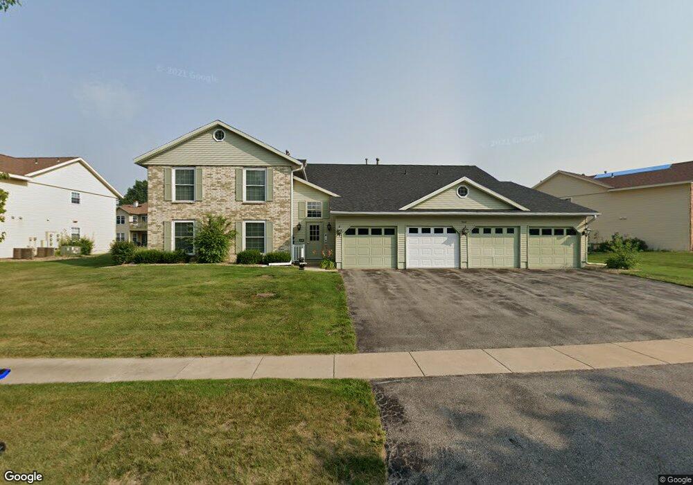 3818 Summerfield Ln NE, Cedar Rapids, IA 52402 - photo 1