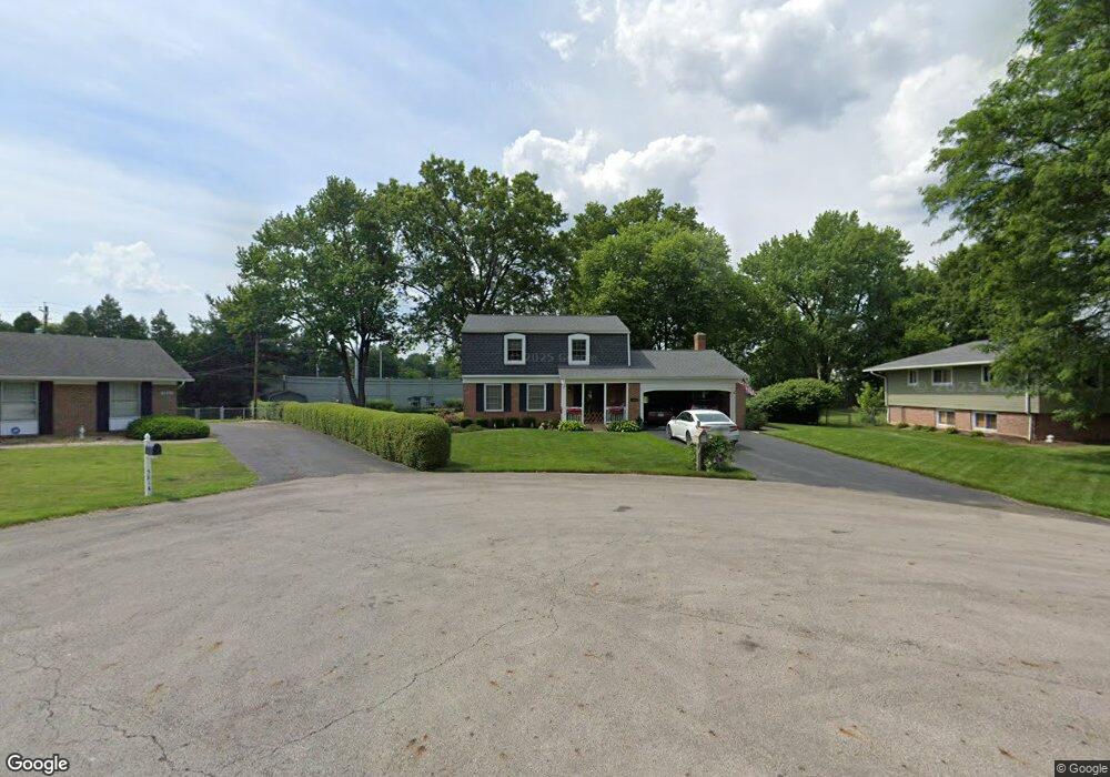 5856 Effingham Rd, Columbus, OH 43213 - photo 1