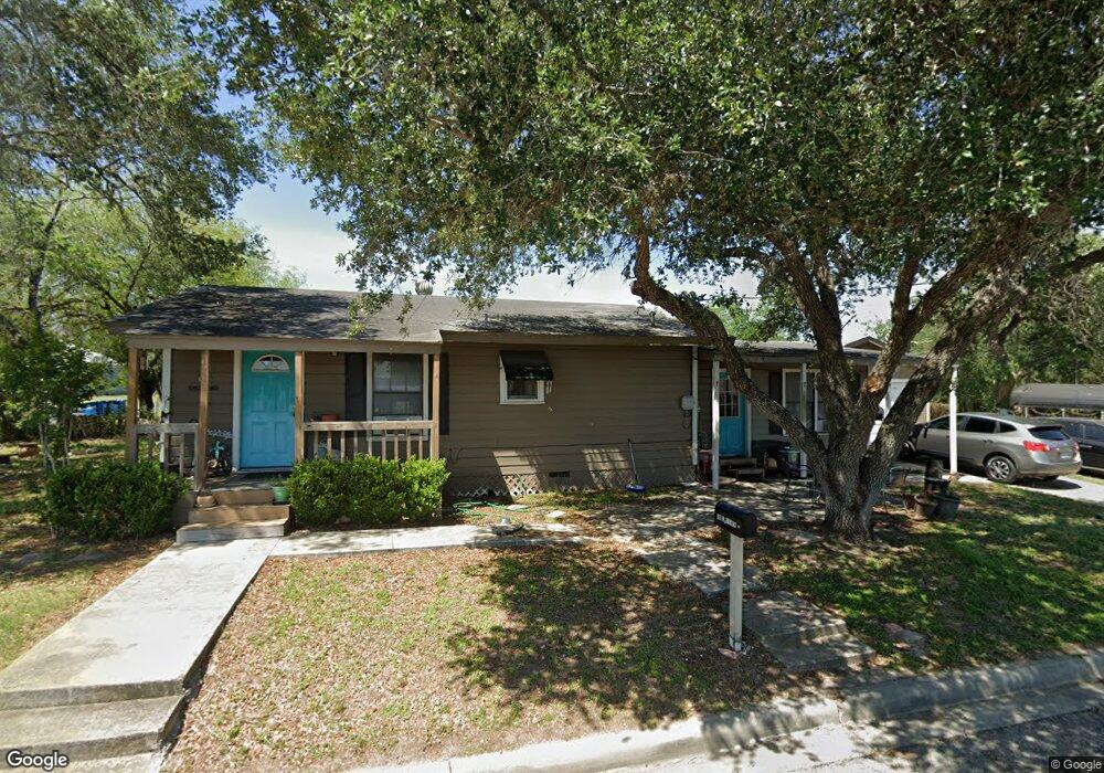 811 E Steiner St, Beeville, TX 78102 - photo 1