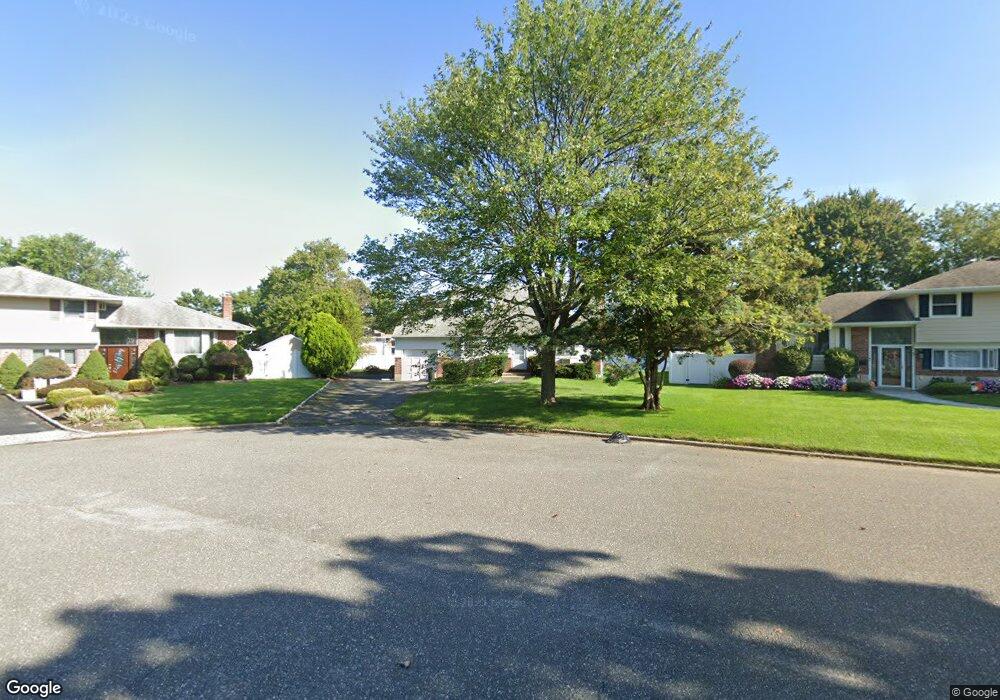 7 Dean Ct, ComMacK, NY 11725 - photo 1