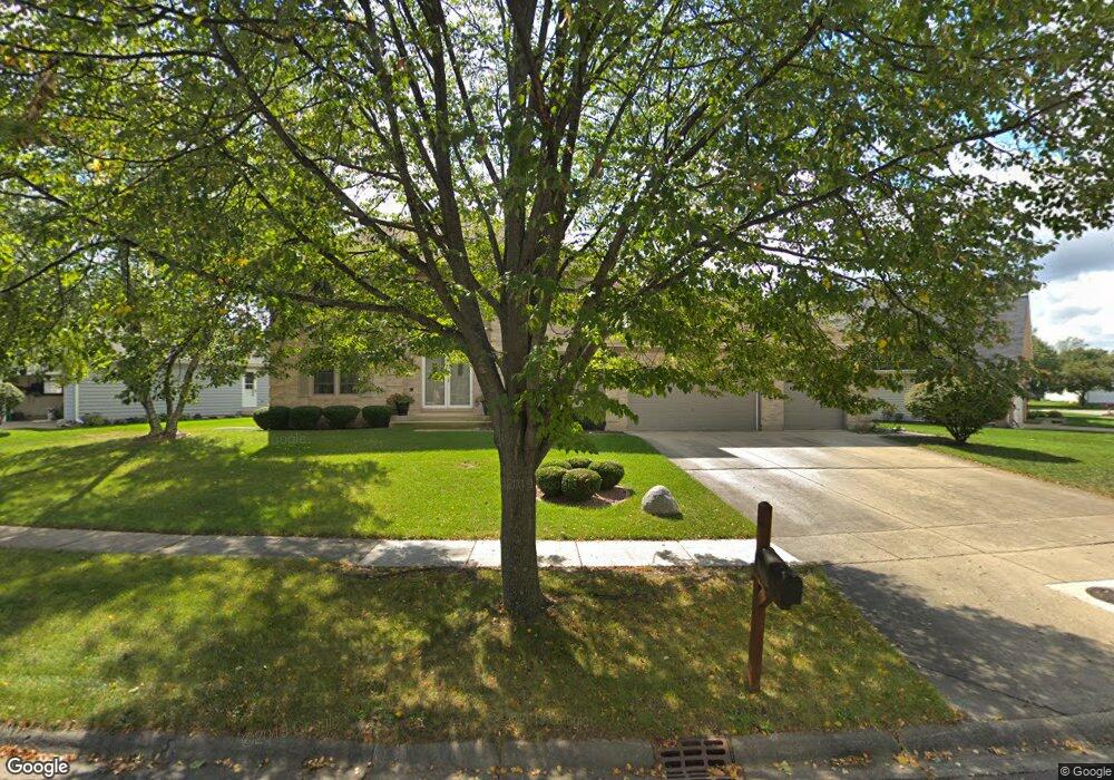 1921 Aspen Dr, Algonquin, IL 60102 - photo 1