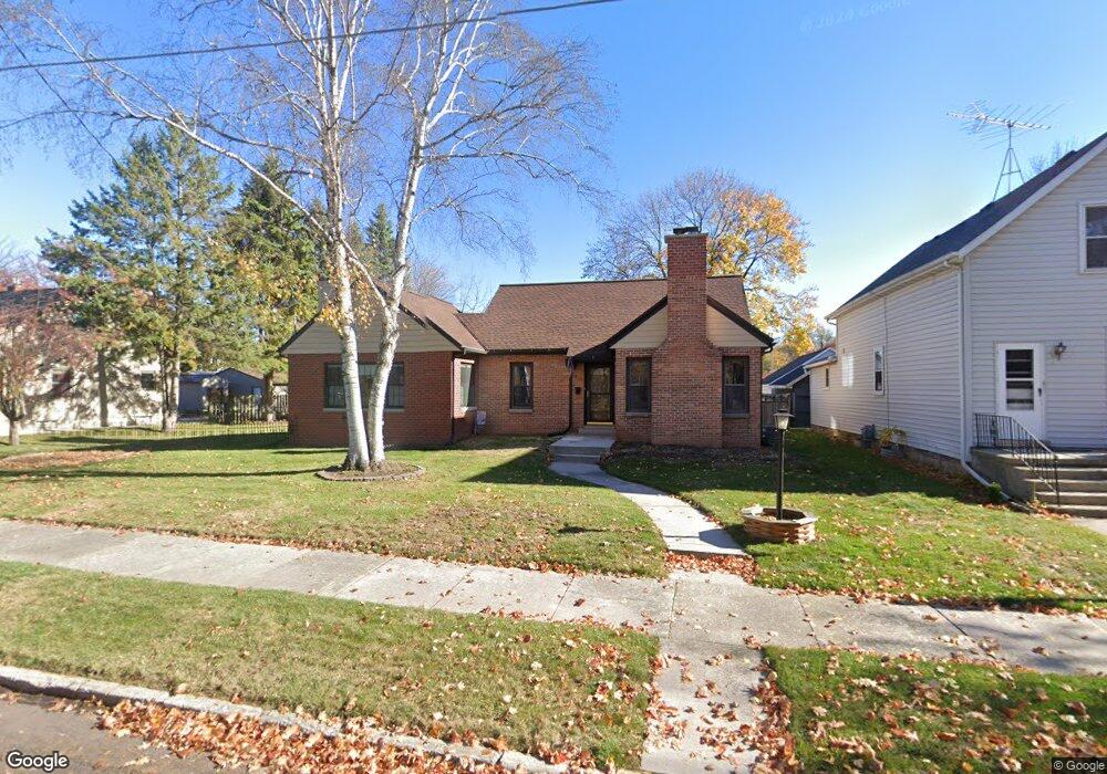 813 N 20th St, Manitowoc, WI 54220 - photo 1