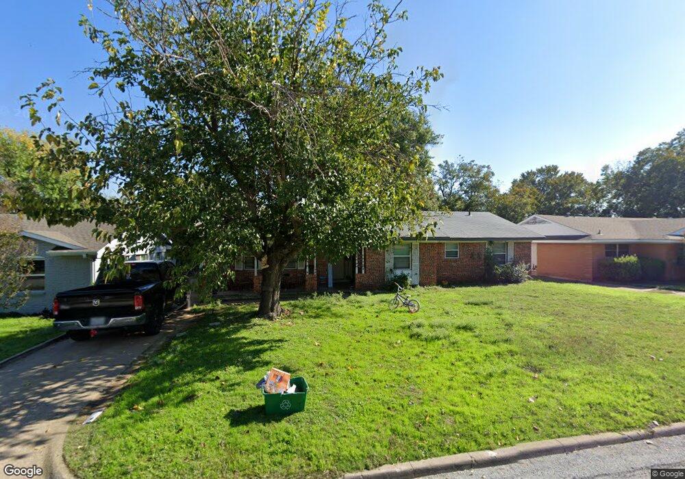 510 NE 4th St, Grand Prairie, TX 75050 - photo 1
