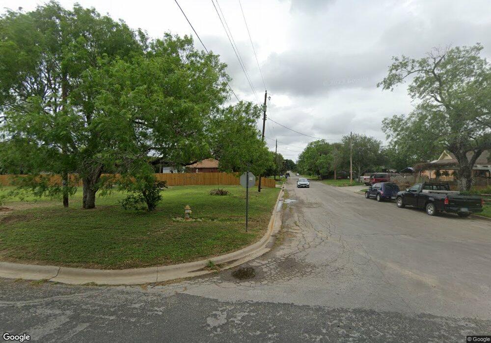 1006 Hugo St, Beeville, TX 78102 - photo 1