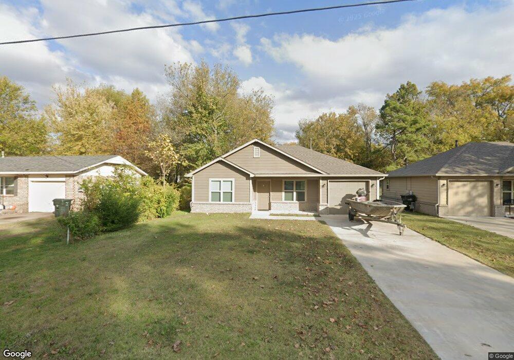 722 S Chickasaw Ave, Claremore, OK 74017 - photo 1