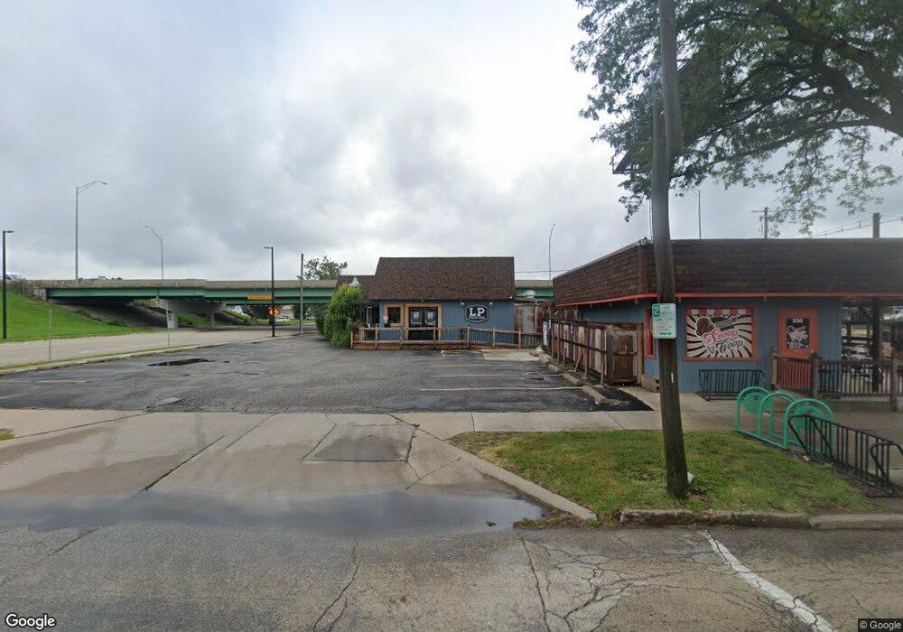 302 3rd Ave SW, Cedar Rapids, IA 52404 - photo 1