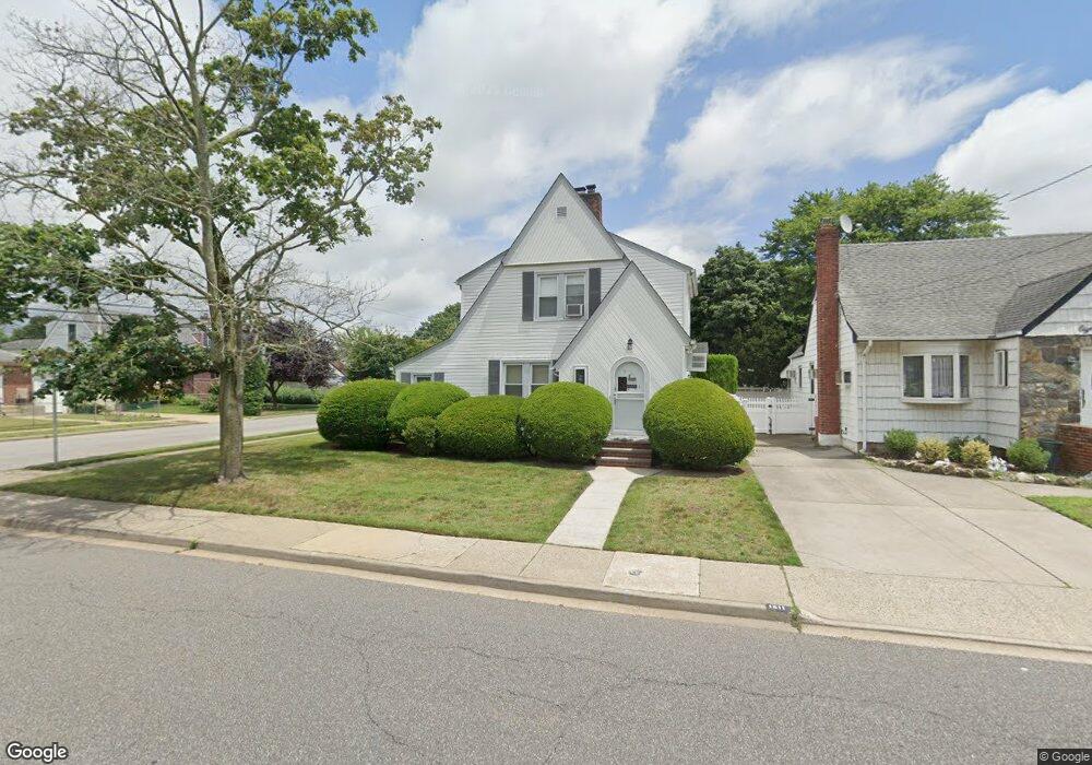 1811 Meadowbrook Rd, Merrick, NY 11566 - photo 1