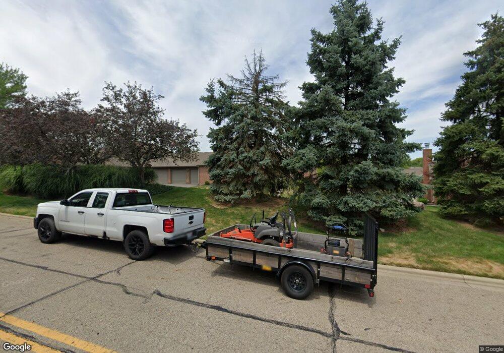 902 White Willow Ln, Columbus, OH 43235 - photo 1