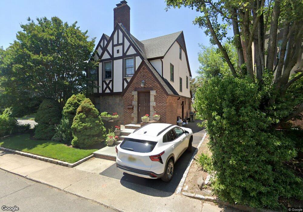 1 Bayview Terrace, Manhasset, NY 11030 - photo 1