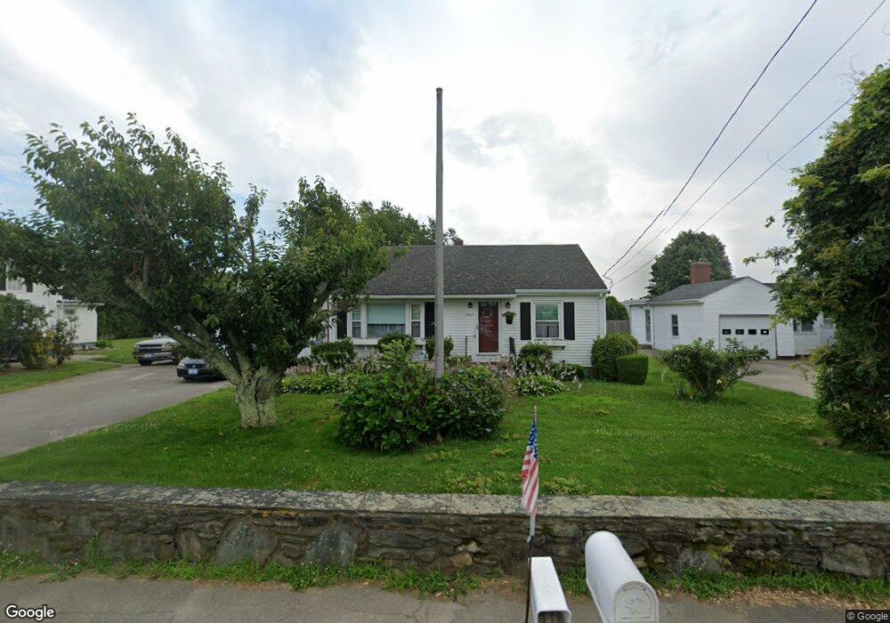 1508 Wapping Rd, Middletown, RI 02842 - photo 1