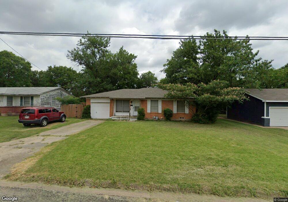 307 E Russell Ave, Bonham, TX 75418 - photo 1