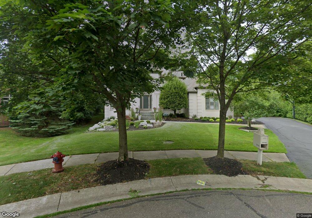 5449 Avalon Ct, West Bloomfield, MI 48323 - photo 1