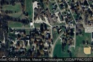 601 Oakwood Dr, Stronghurst, IL 61480