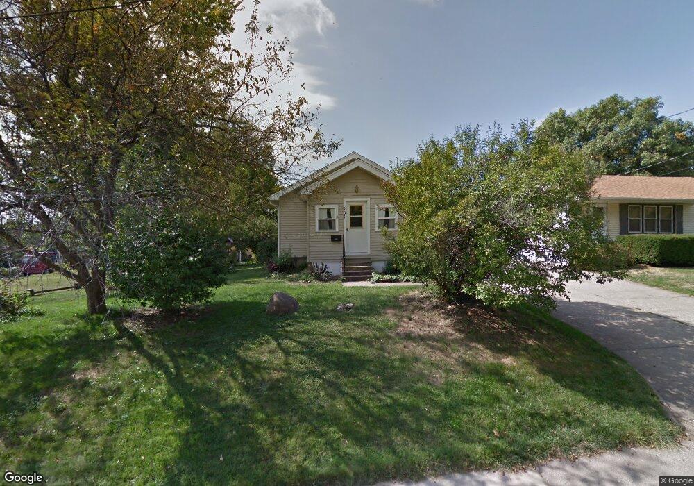 201 W 12th St S, Newton, IA 50208 - photo 1