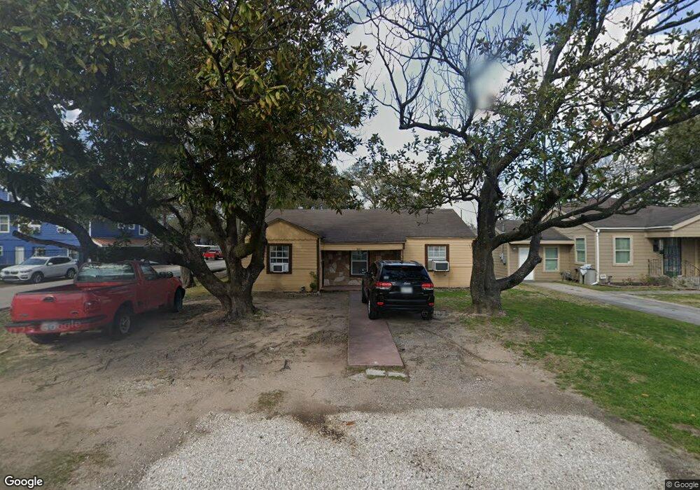 301 Caplin St, Houston, TX 77022 - photo 1