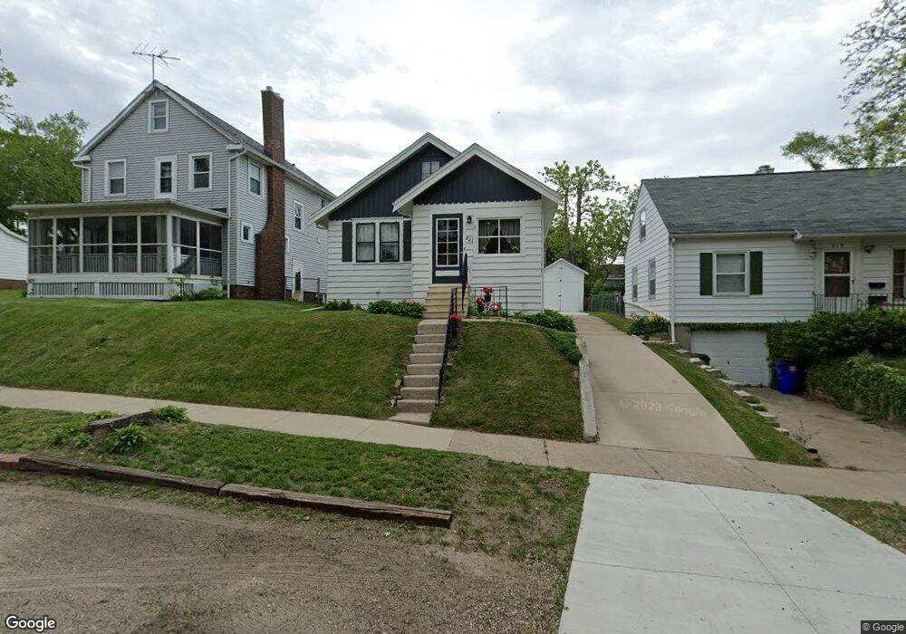 821 20th St SE, Cedar Rapids, IA 52403 - photo 1