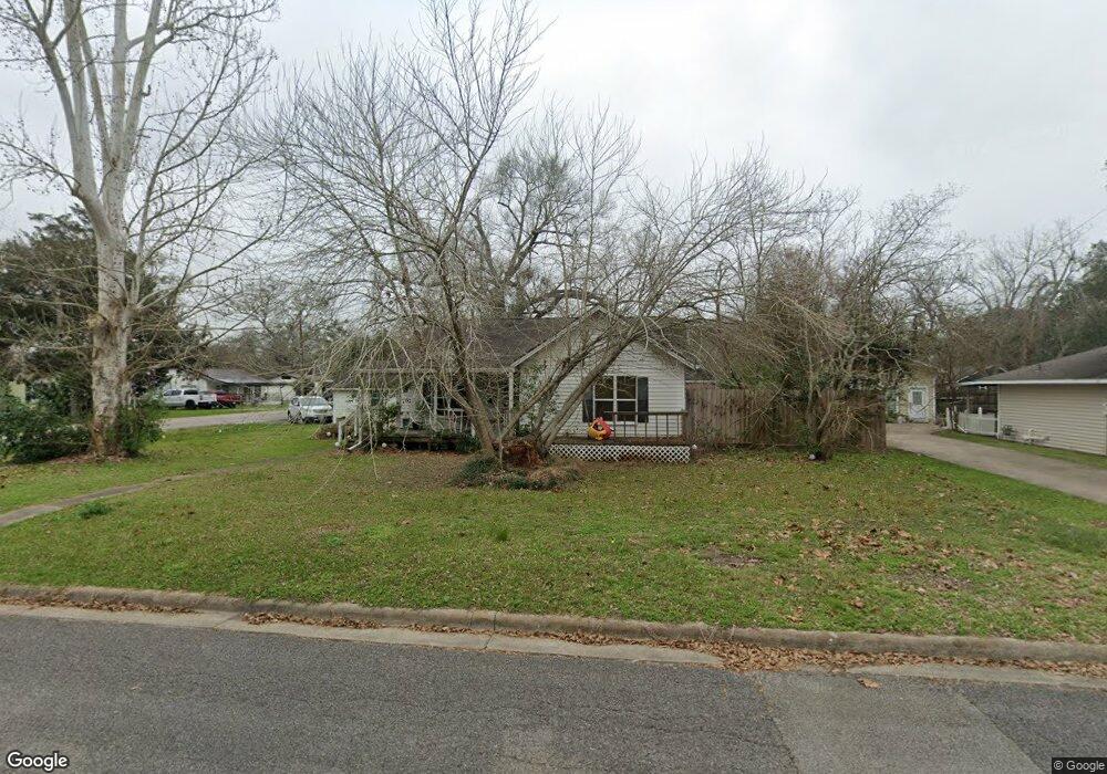 701 Clark St, Alvin, TX 77511 - photo 1