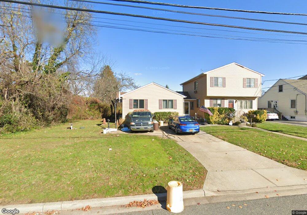 90 Evergreen Ave, Bethpage, NY 11714 - photo 1