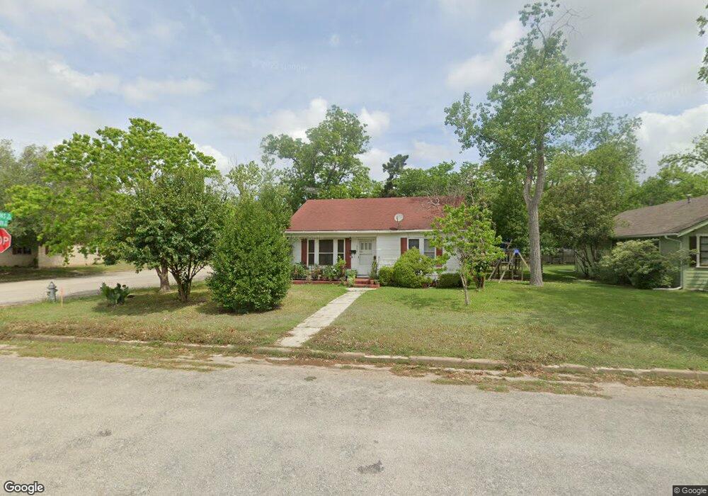 802 E Krezdorn St, Seguin, TX 78155 - photo 1