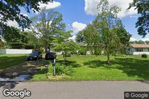 8 Hanover Dr, Cookstown, NJ 08511