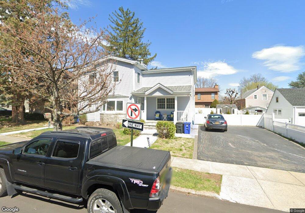 22 Oldwood Rd unit B, Port Washington, NY 11050 - photo 1