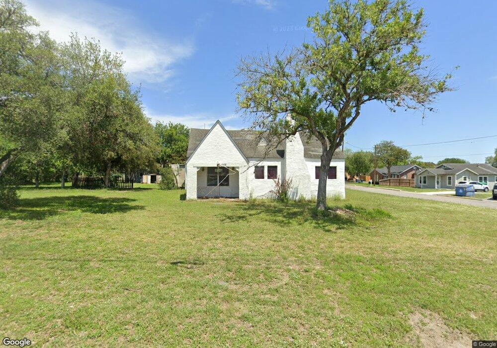 1302 N Saint Marys St, Beeville, TX 78102 - photo 1