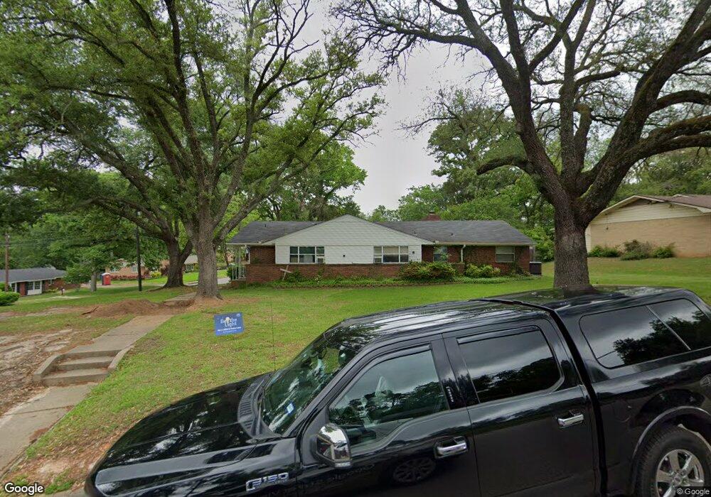 1800 Blossom Ln, Tyler, TX 75701 - photo 1