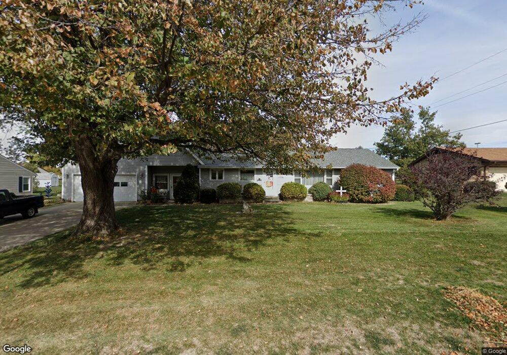 2810 S 2nd Ave E, Newton, IA 50208 - photo 1
