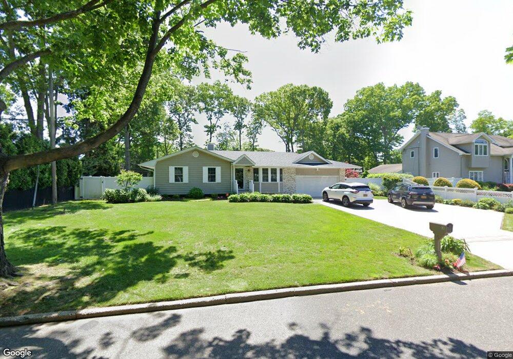 3 Raven Dr, ComMacK, NY 11725 - photo 1