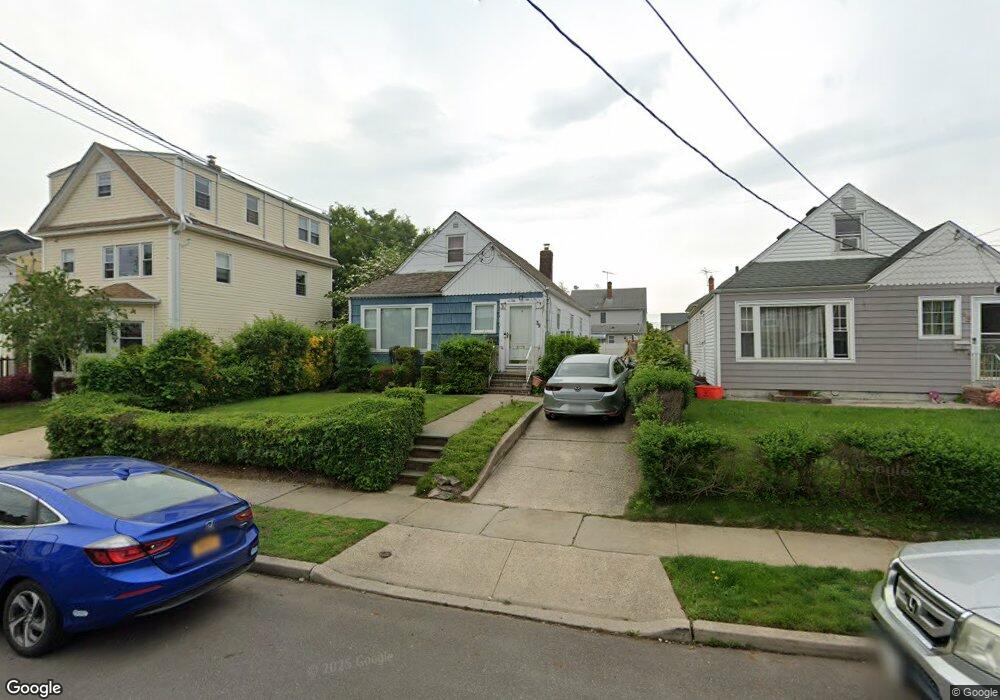 39 Walnut St, West Hempstead, NY 11552 - photo 1