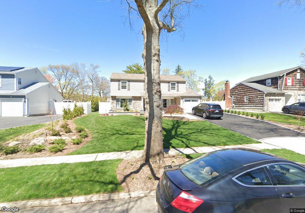 5 Eileen Ct, ComMacK, NY 11725 - photo 1