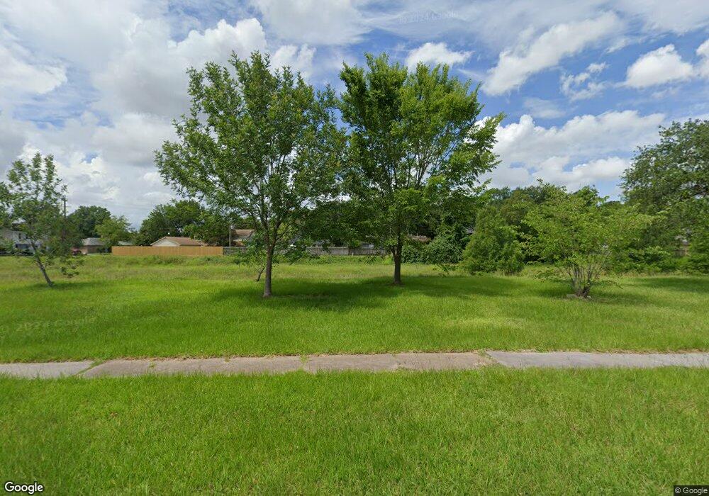 7711 Streamside Dr, Houston, TX 77088 - photo 1
