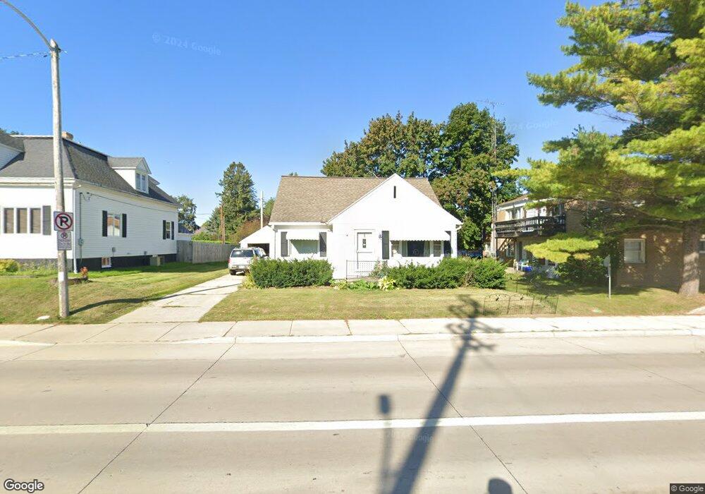 1032 N 18th St, Manitowoc, WI 54220 - photo 1