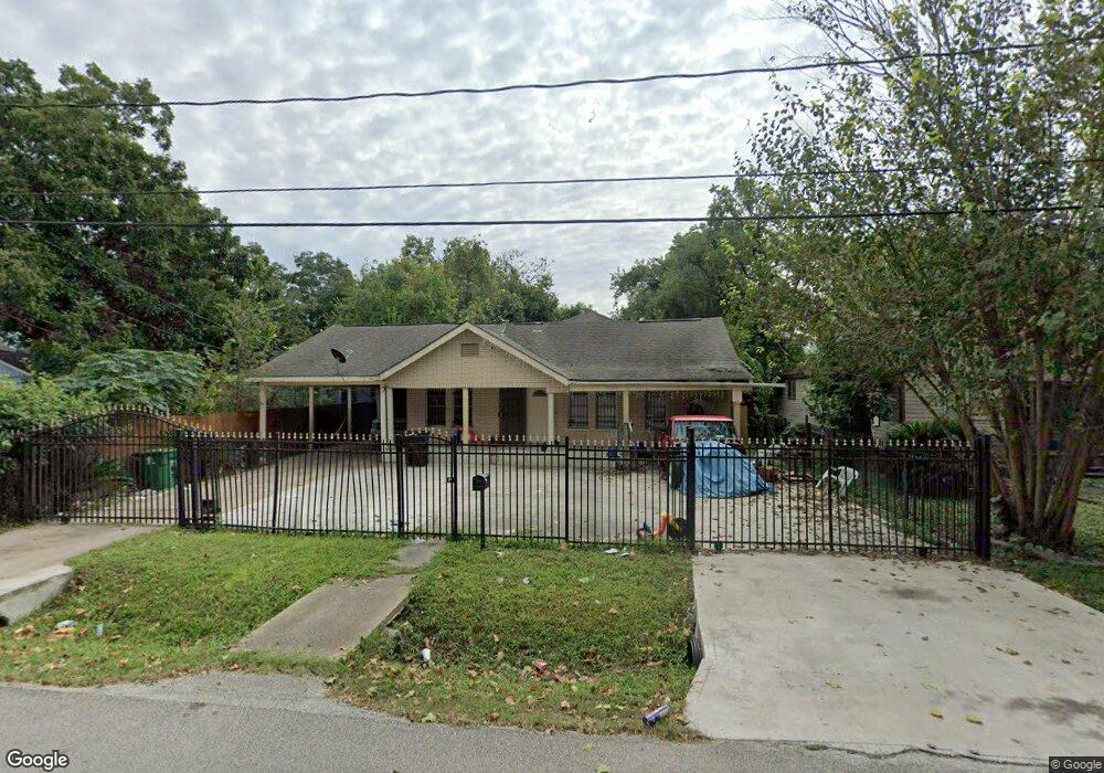 2906 Caplin St, Houston, TX 77026 - photo 1