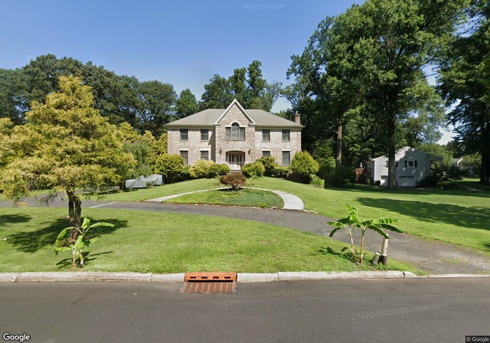 572 Spruce Ln, Franklin Lakes, NJ 07417 - photo 1