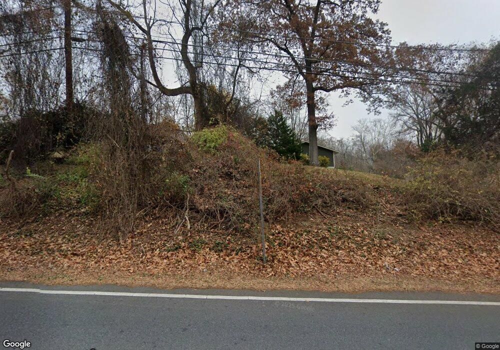 6817 Persimmon Tree Rd, Bethesda, MD 20817 - photo 1