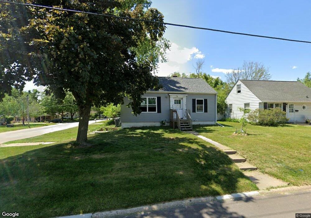 1335 30th St SE, Cedar Rapids, IA 52403 - photo 1