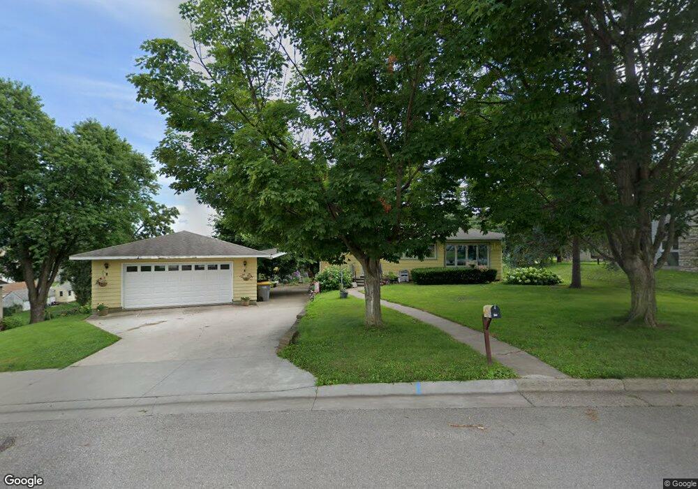 539 N 3rd St, La Crescent, MN 55947 - photo 1