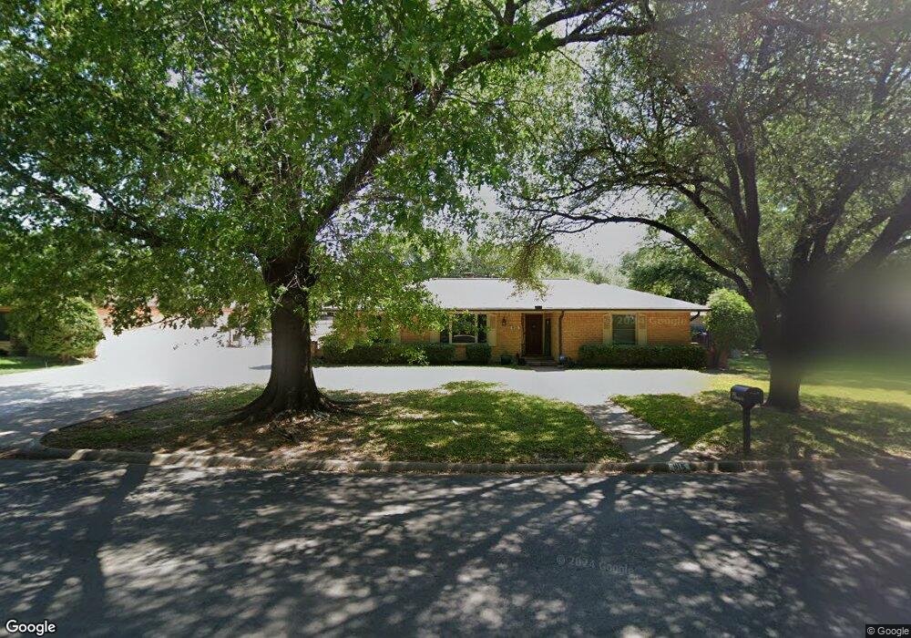 915 S Colonial Dr, Cleburne, TX 76033 - photo 1