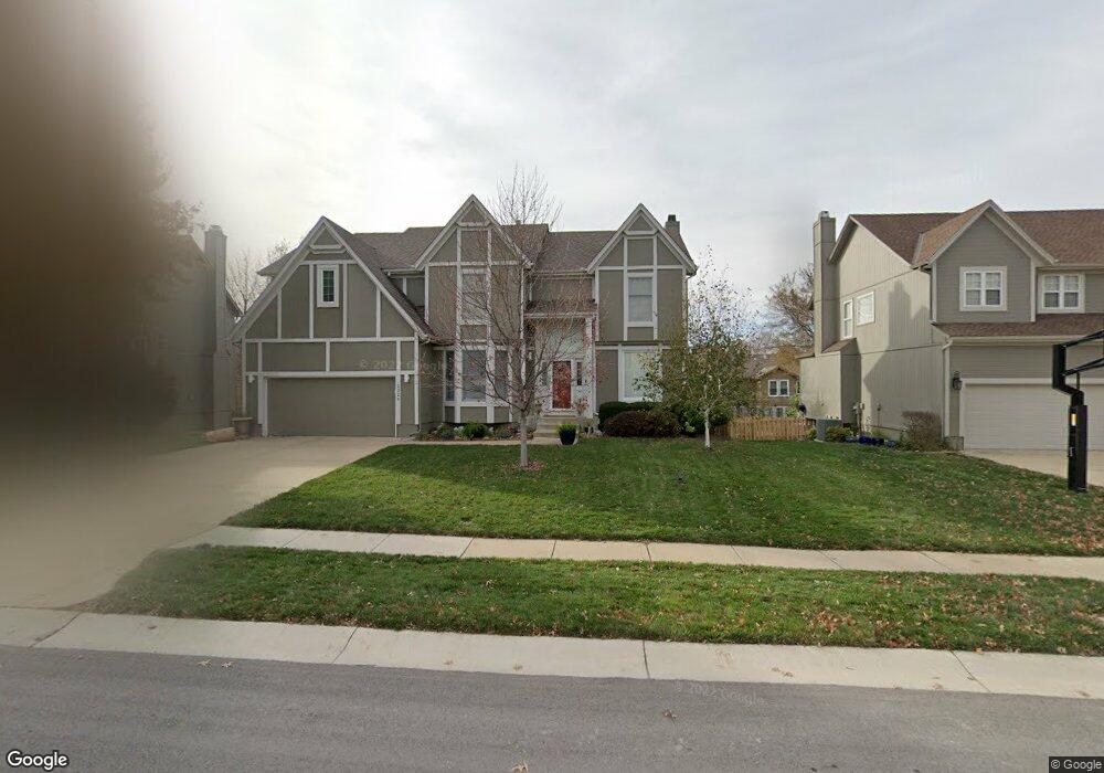 5326 Roundtree St, Shawnee, KS 66226 - photo 1