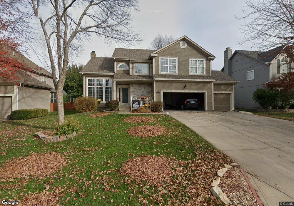 5311 Roundtree St, Shawnee, KS 66226 - photo 1