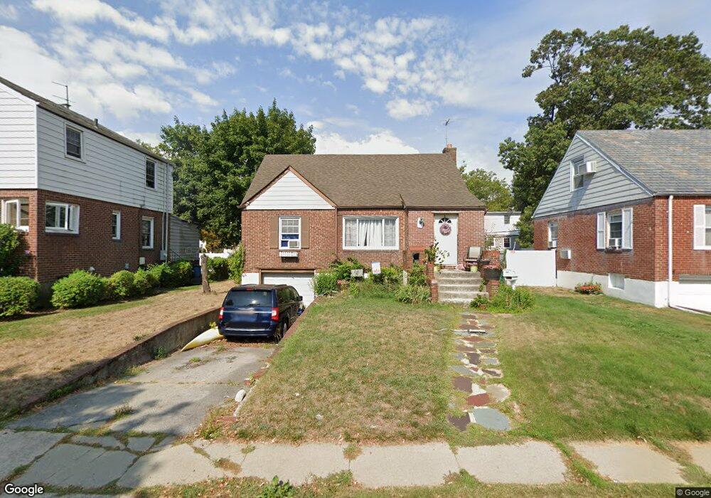 16 Firethorne Ln, Valley Stream, NY 11581 - photo 1