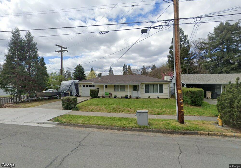 954 NE 10th St, Grants Pass, OR 97526 - photo 1