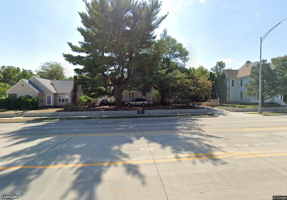 1120 W 1st St, Cedar Falls, IA 50613 - photo 1