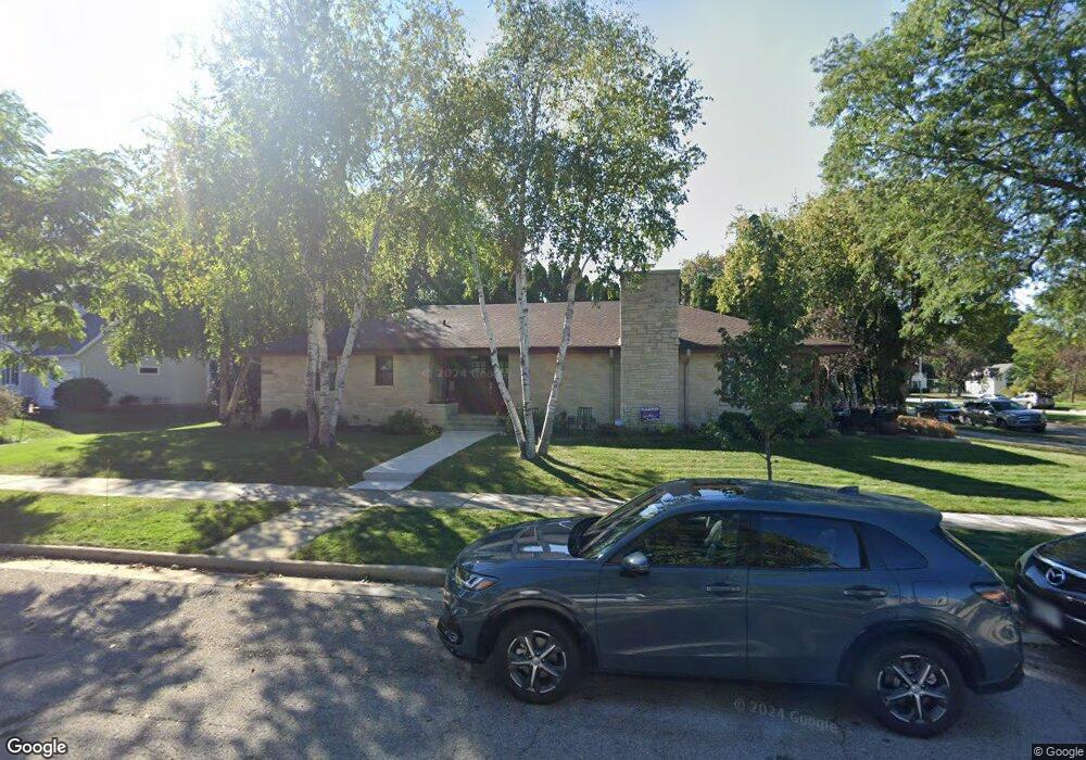 707 W Glenview Ave, Oconomowoc, WI 53066 - photo 1