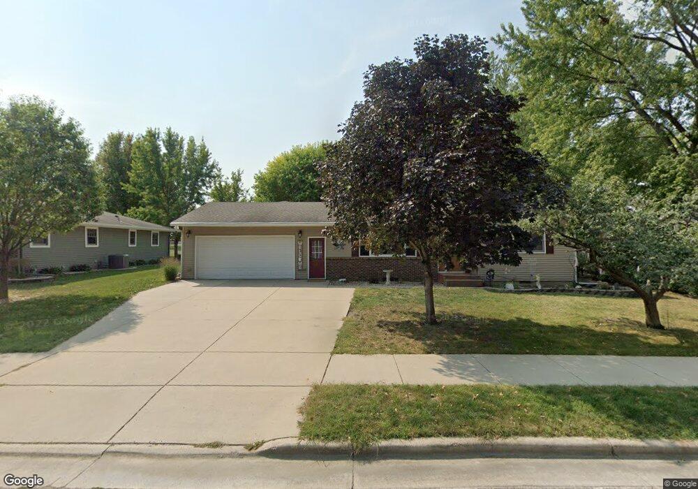 325 Hollywood Ave, New Ulm, MN 56073 - photo 1