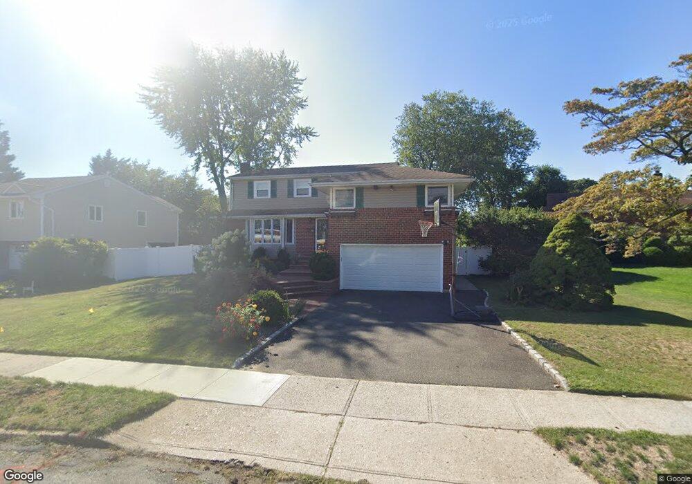 302 Southwood Cir, Syosset, NY 11791 - photo 1